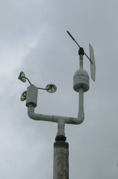(A three-cup anemometer with a wind vane)